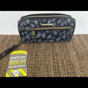 NWT Leopard print Travelon wallet/wristlet.